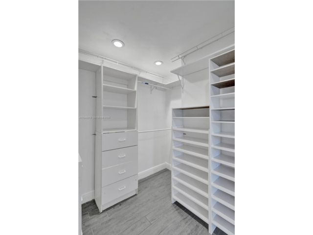[PHOTO]