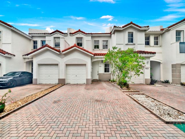  3 BR,  2.50 BTH &nbsp;2 story style home in Miami