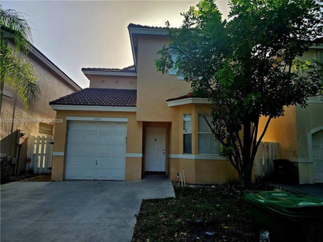  3 BR,  3.00 BTH &nbsp;Townhouse style home in Cooper City