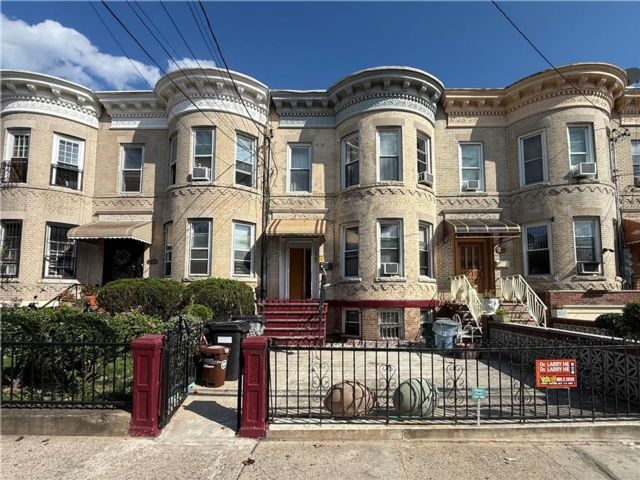 Studio,  0.00 BTH &nbsp;Multi-family style home in Bensonhurst