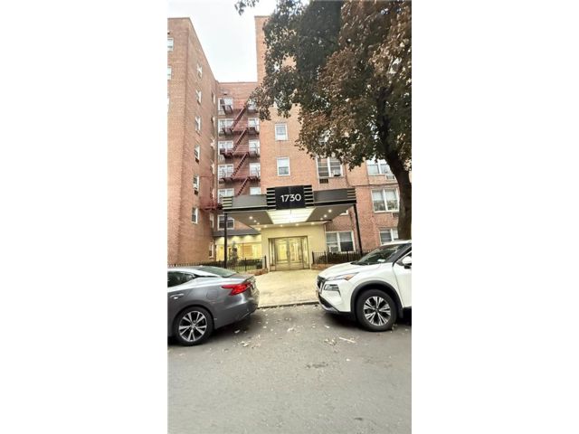  1 BR,  1.00 BTH &nbsp;Co-op style home in Midwood