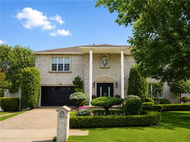  6 BR,  5.00 BTH &nbsp;Multi-family style home in Huguenot