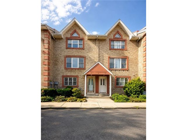  5 BR,  5.00 BTH &nbsp;Multi-family style home in College Point