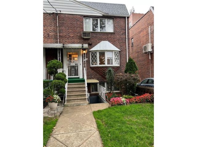 Studio,  0.00 BTH &nbsp;Multi-family style home in Bath Beach
