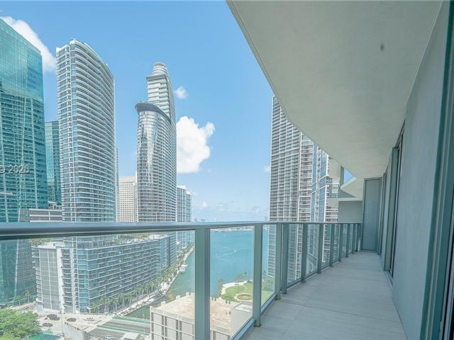  2 BR,  2.00 BTH &nbsp; style home in Miami