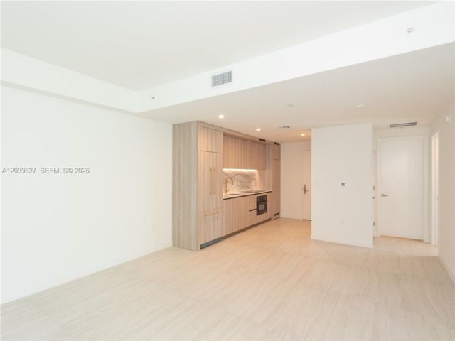 [PHOTO]