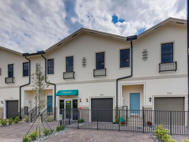  3 BR,  3.00 BTH &nbsp; style home in Florida City