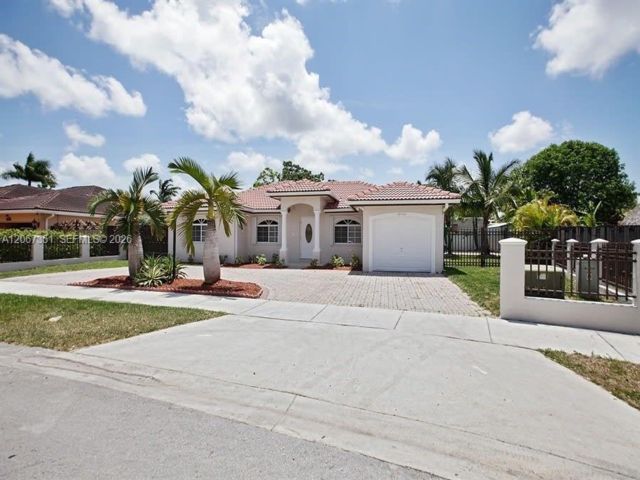  3 BR,  2.00 BTH &nbsp;Traditional style home in Miami