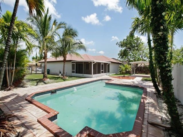 [PHOTO]