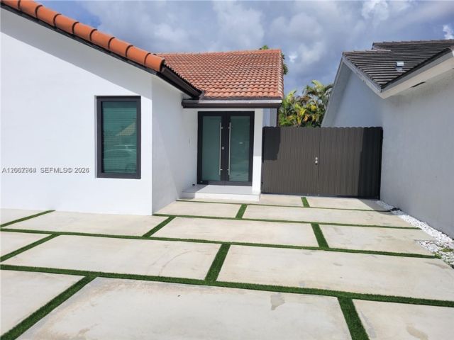  4 BR,  2.00 BTH &nbsp;Traditional style home in Miami