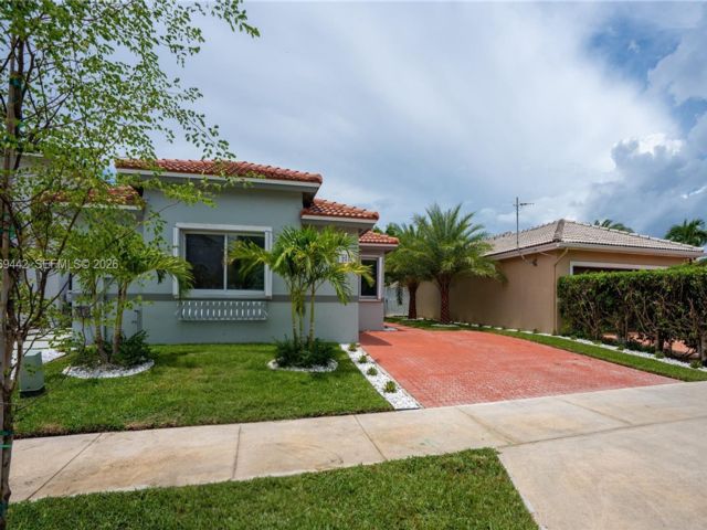  4 BR,  2.00 BTH &nbsp;Traditional style home in Miami