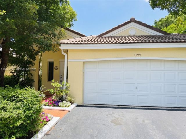  3 BR,  2.00 BTH &nbsp; style home in Weston
