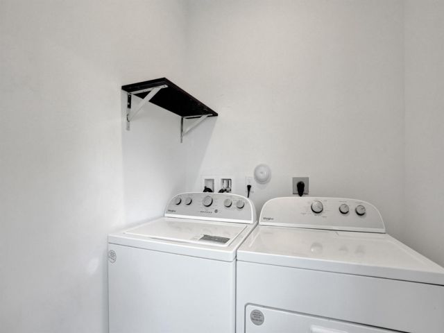 [PHOTO]