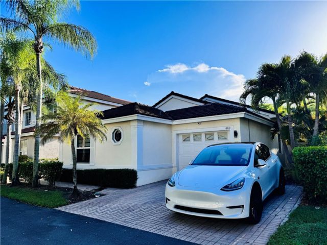  4 BR,  2.00 BTH &nbsp; style home in Hollywood
