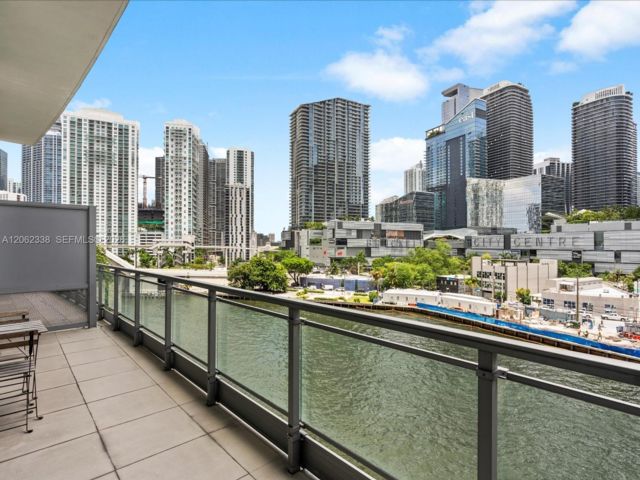  3 BR,  3.00 BTH &nbsp;Condo style home in Miami