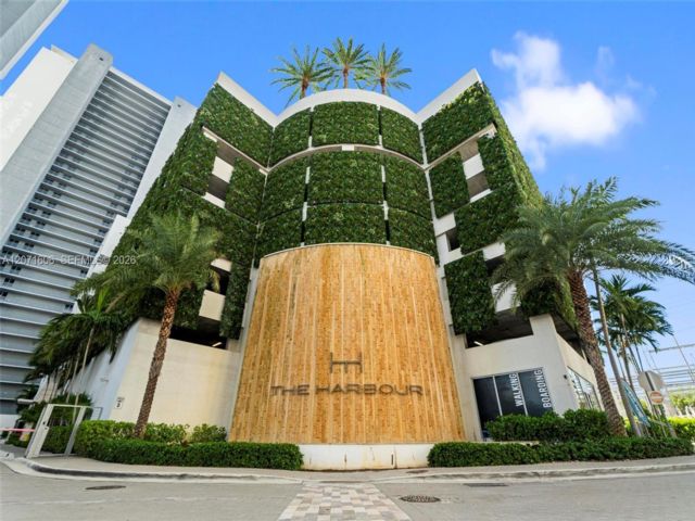  3 BR,  3.00 BTH &nbsp; style home in North Miami Beach