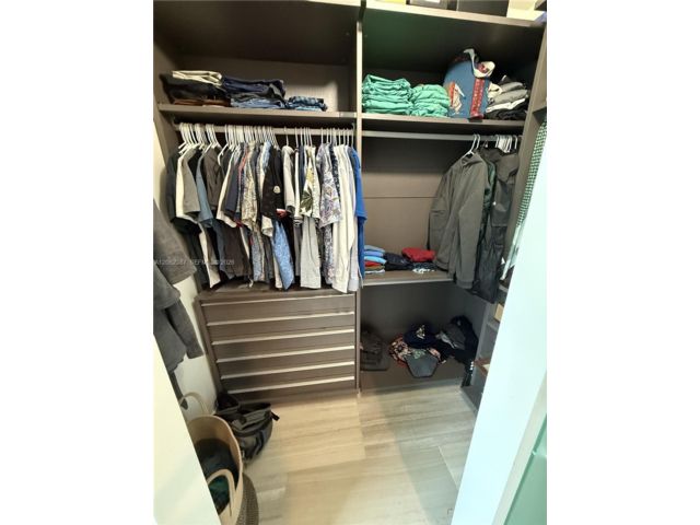 [PHOTO]