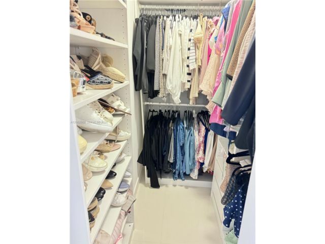 [PHOTO]