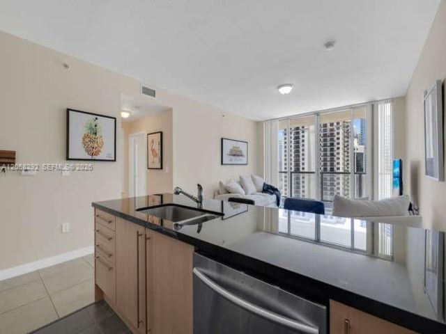 [PHOTO]