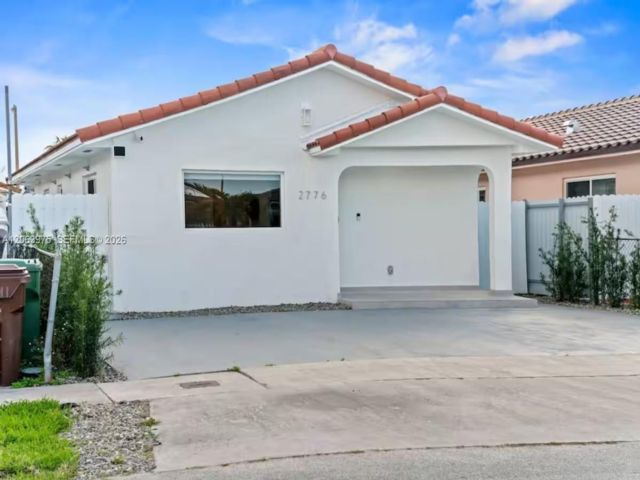  3 BR,  2.00 BTH &nbsp; style home in Hialeah