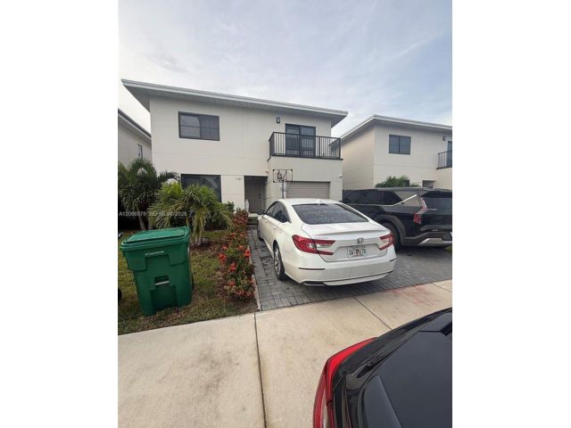  5 BR,  3.00 BTH &nbsp; style home in Florida City