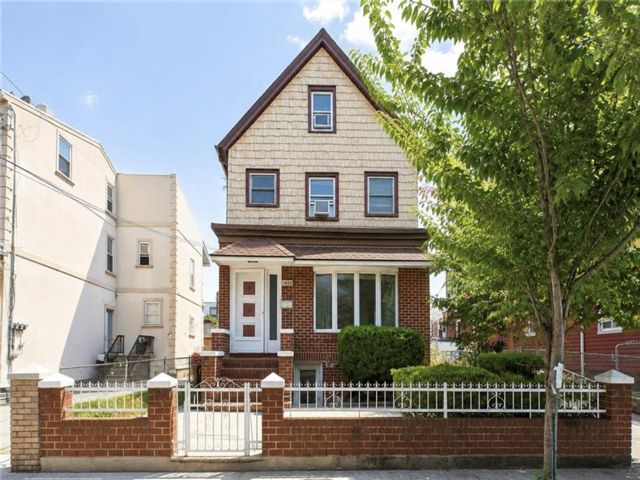 Studio,  0.00 BTH &nbsp;Multi-family style home in Dyker Heights