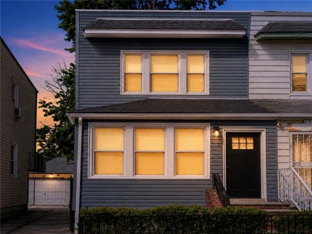 3 BR,  2.00 BTH &nbsp;Single family style home in East Flatbush
