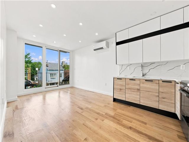  1 BR,  1.00 BTH &nbsp;Condominium style home in Lefferts Garden