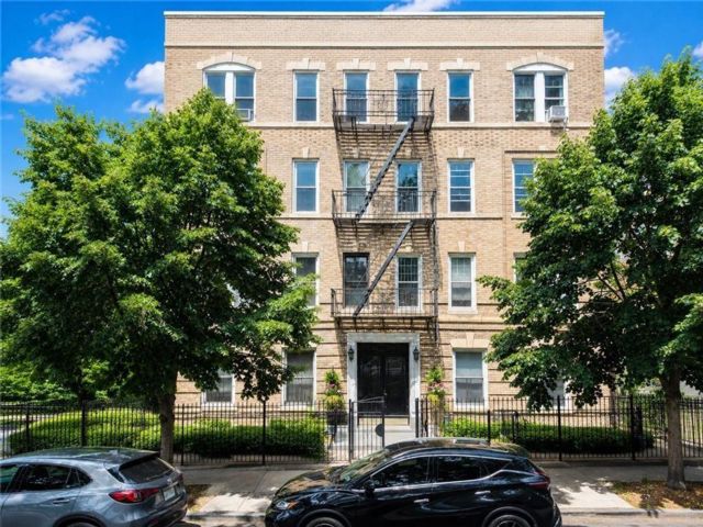  1 BR,  1.00 BTH &nbsp;Co-op style home in Sunset Park