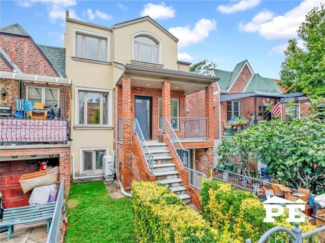  5 BR,  4.00 BTH &nbsp;Multi-family style home in Sheepshead Bay