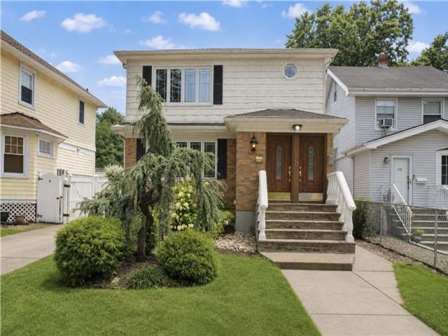 Studio,  0.00 BTH &nbsp;Multi-family style home in Castleton Corner