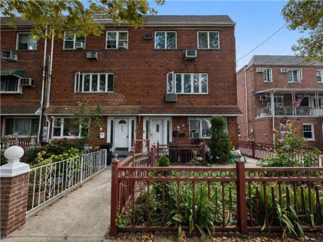 Studio,  5.00 BTH &nbsp;Multi-family style home in Mill Basin