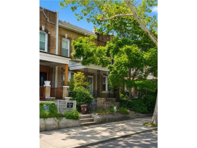  3 BR,  1.00 BTH &nbsp;Single family style home in Bay Ridge
