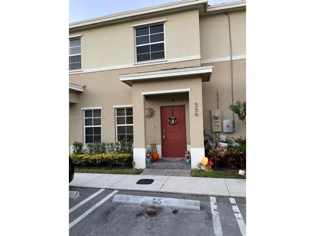  2 BR,  2.50 BTH &nbsp;Townhouse style home in Florida City