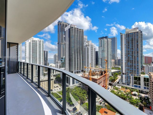 [PHOTO]