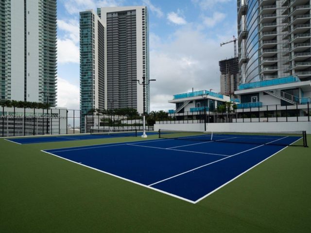 [PHOTO]