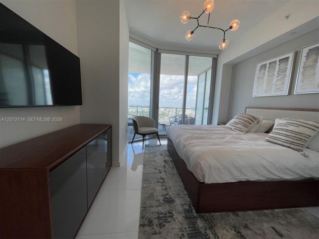 [PHOTO]