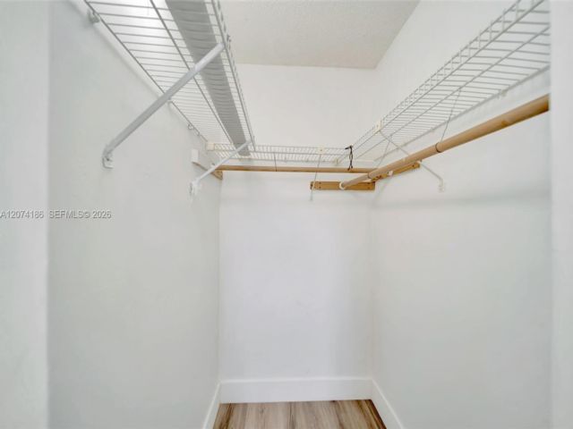 [PHOTO]