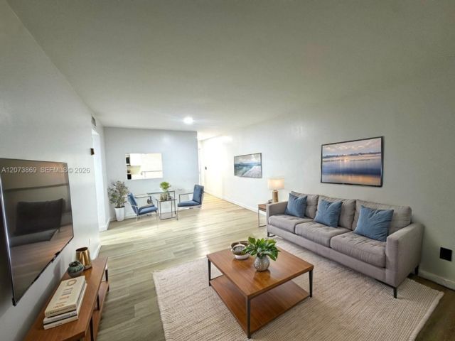  2 BR,  1.00 BTH &nbsp; style home in Biscayne Park