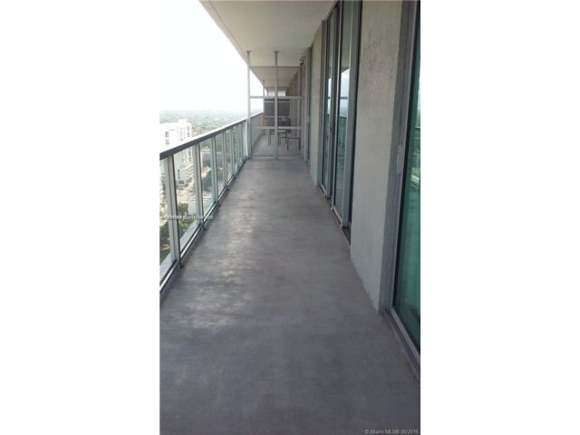 [PHOTO]