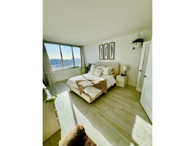 [PHOTO]