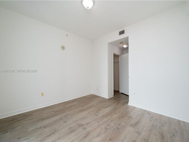 [PHOTO]