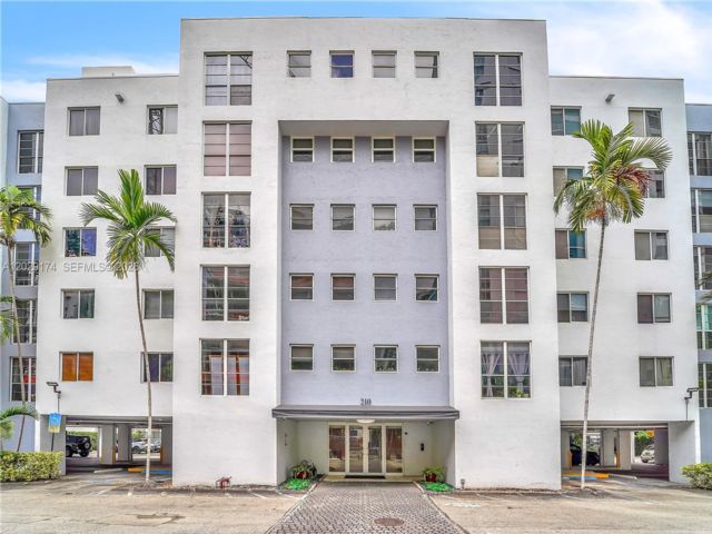  2 BR,  1.00 BTH &nbsp; style home in Miami