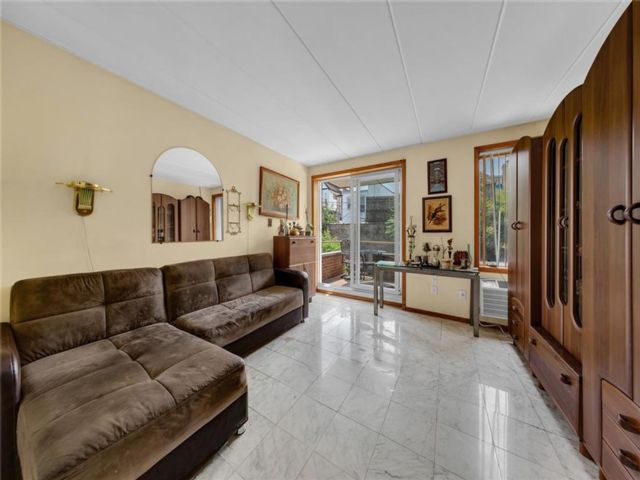  1 BR,  1.00 BTH &nbsp;Co-op style home in Bay Ridge