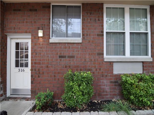  2 BR,  2.00 BTH &nbsp;Co-op style home in Bay Ridge