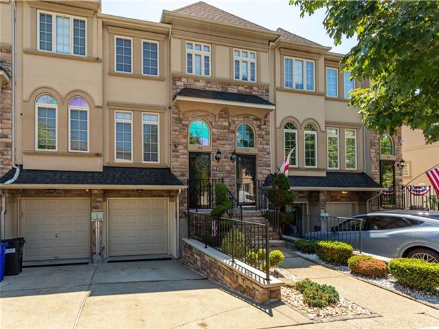  3 BR,  3.00 BTH &nbsp;Single family style home in New Springville