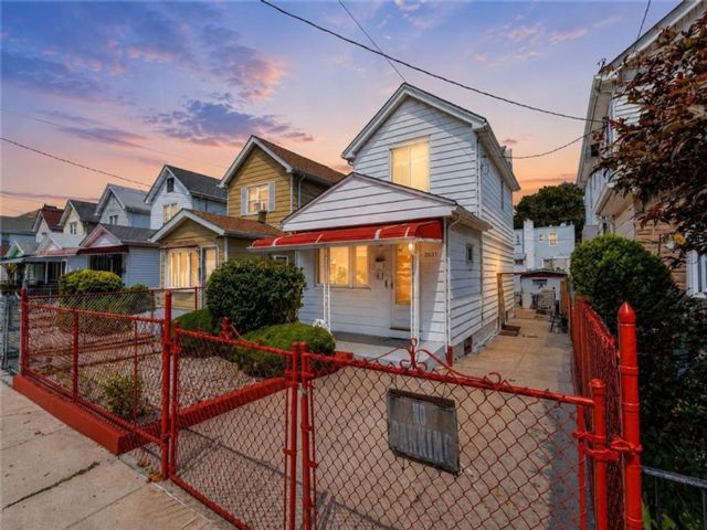  2 BR,  2.00 BTH &nbsp;Single family style home in Old Mill Basin