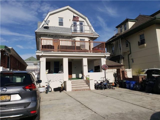  7 BR,  3.00 BTH &nbsp;Multi-family style home in Seagate