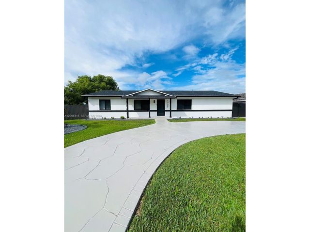  3 BR,  2.00 BTH &nbsp; style home in Florida City