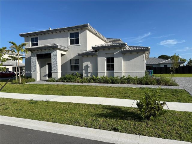  5 BR,  4.50 BTH &nbsp; style home in Miami